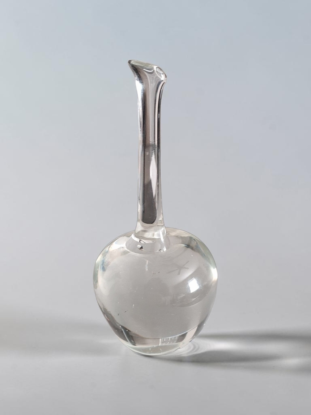 HAND BLOWN CRYSTAL ART GLASS ELONGATED STEM APPLE PAPERWEIGHT!